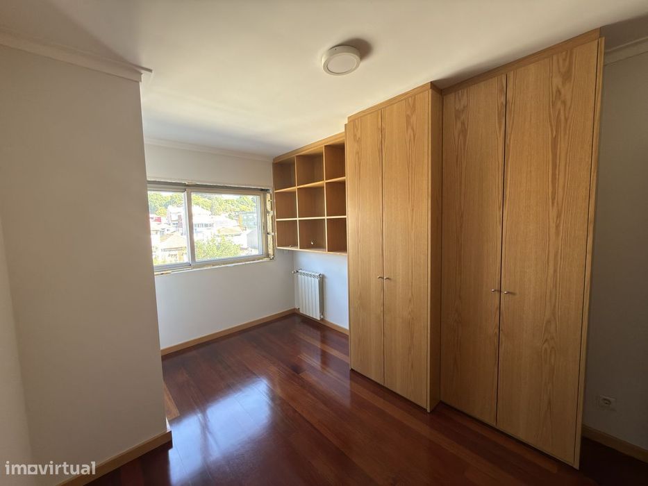 Apartamento T2 com 2 casas de banho e garagem
