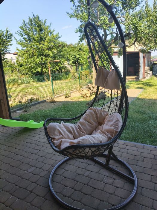Fotel kokon na stojaku