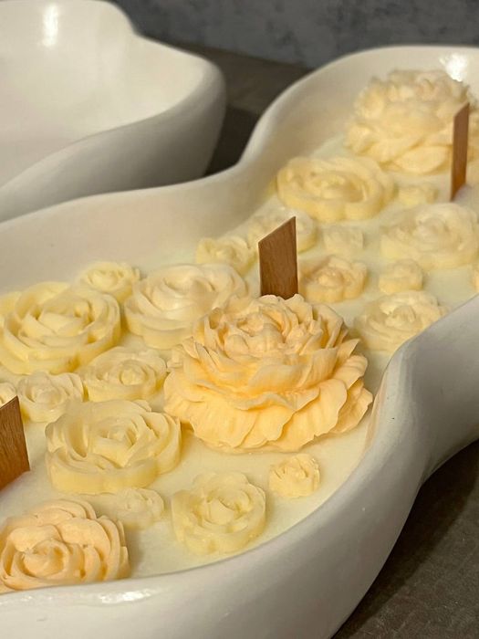 Свеча в гипсовом кашпо