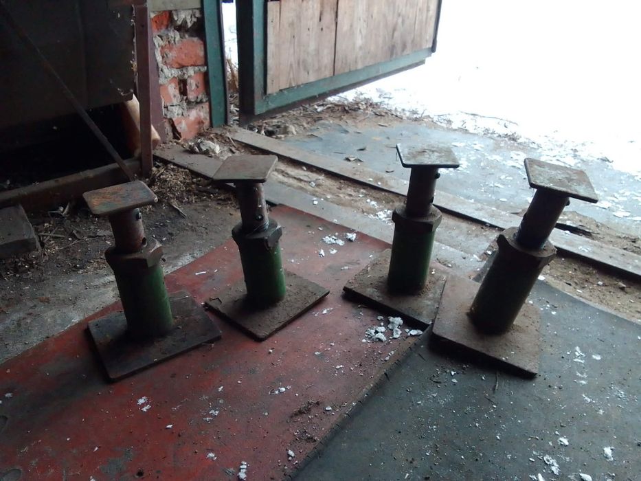 Винтовые подставки