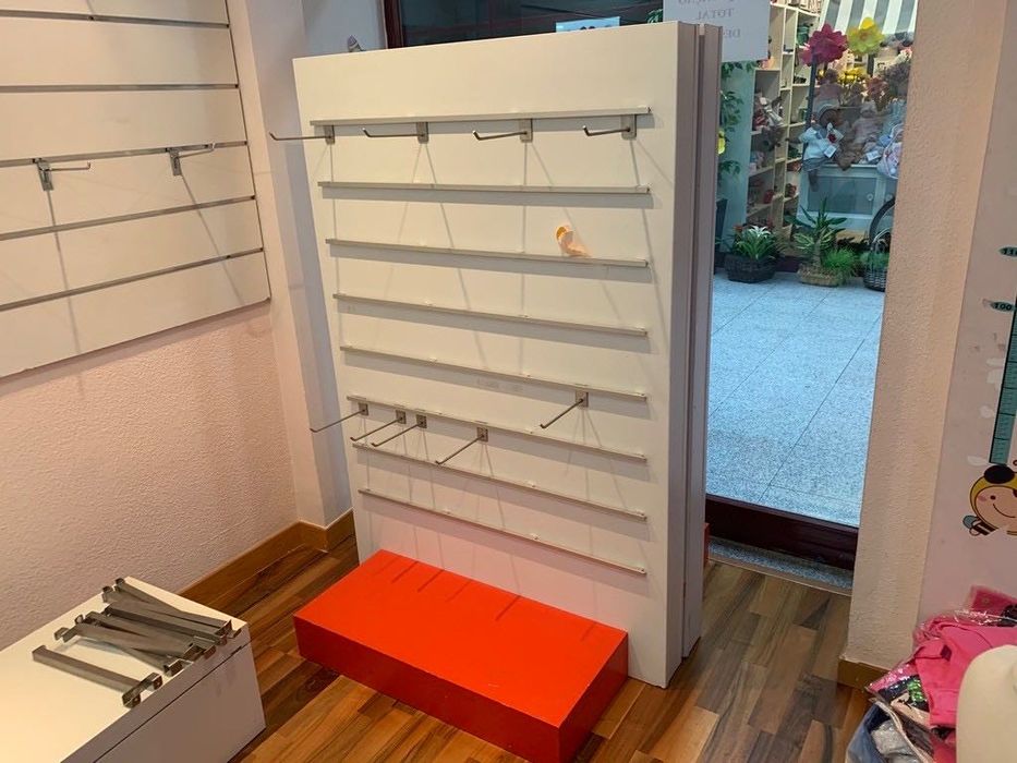 Móvel para loja de roupa (era 500€)