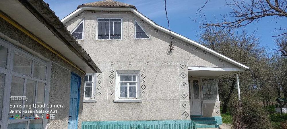 Продається будинок з газом в будинку та вода в дворі Н