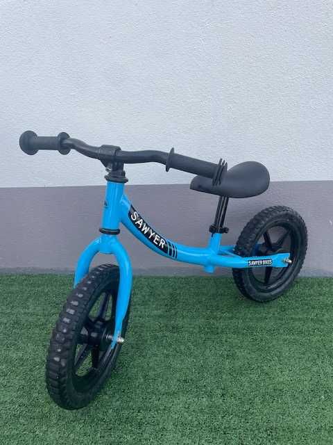 Bicicleta sem pedais + capacete Sawyer