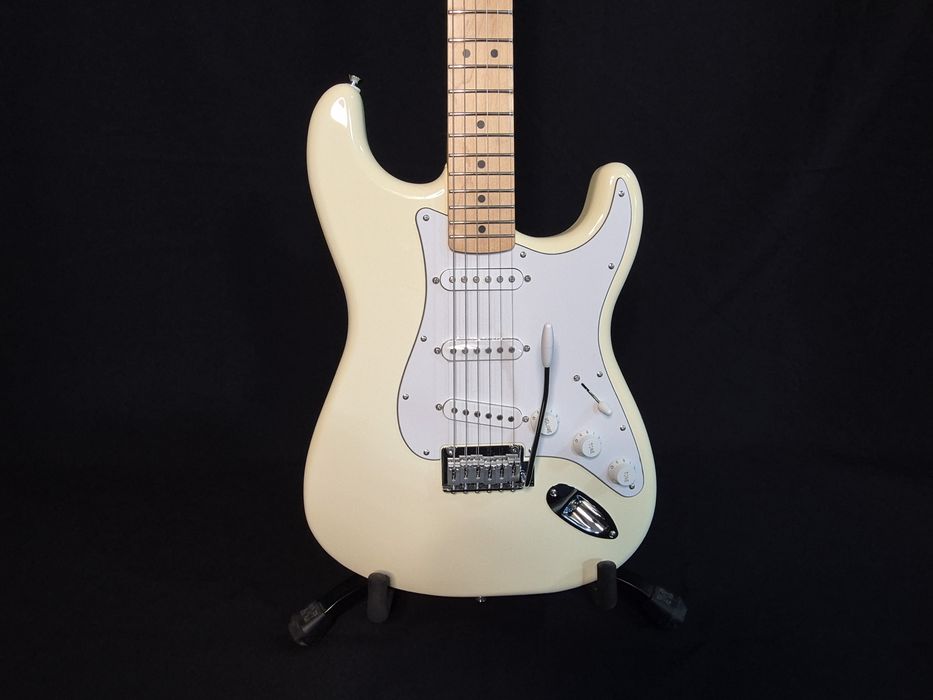 Fender Standard Strat