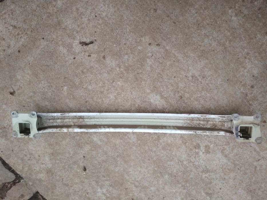 Задний усилитель бампера Skoda yeti