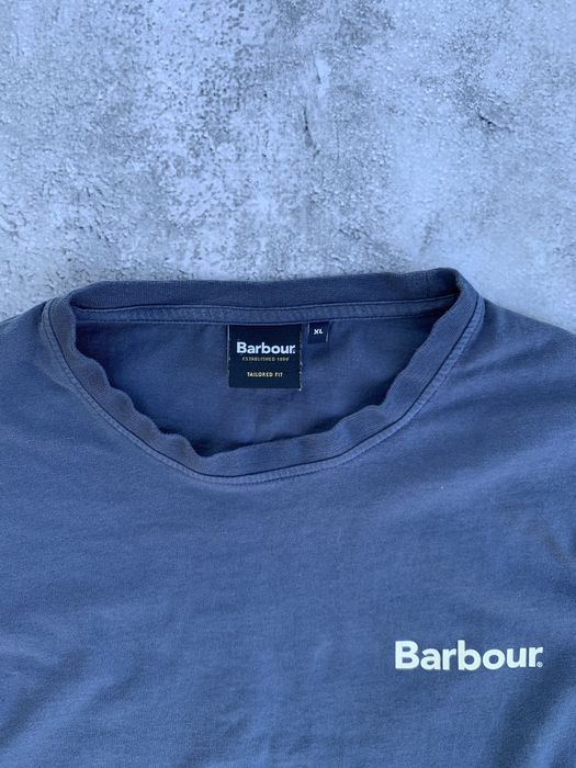 (Розмір L-XL) Стильна чоловіча футболка Barbour з великим принтом на спині