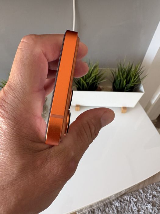 iPhone 12 64gb в корпусі 17 pro.