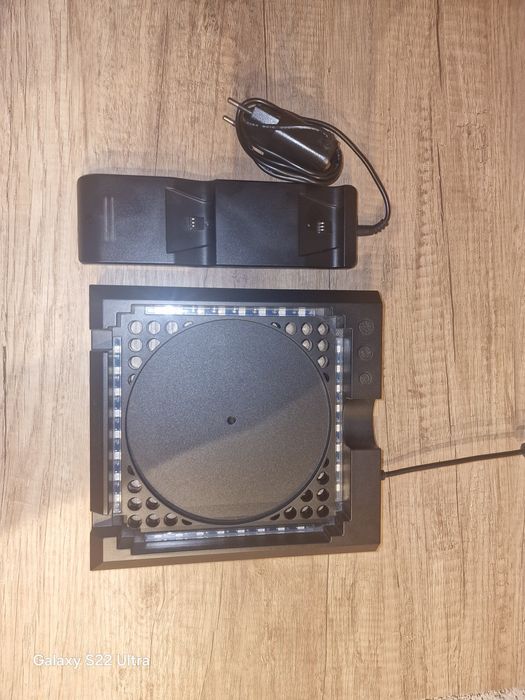 Akcesoria Xbox, ładowarka do padów, stacja ładująca RGB.
