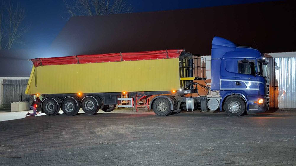 Transport materiałów sypkich - zboża, wapna, kruszywa, żwiru, piasku