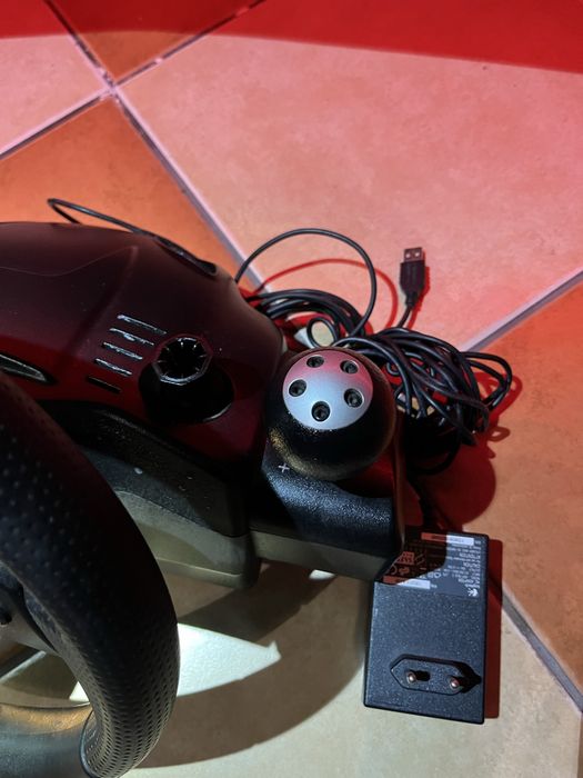 Volante Logitech Driving Force GT + Pedais (PS3 / PS2 / PC)