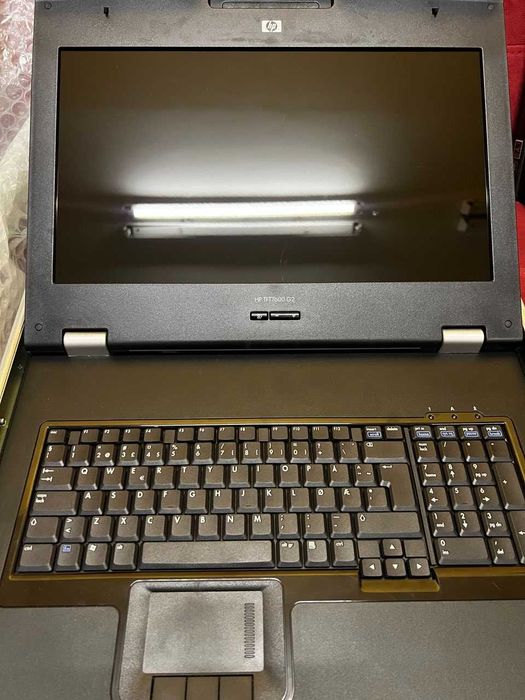 Консоль для підключення до серверів HP TFT7600 G2