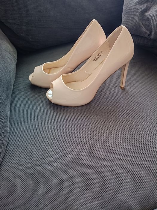 Buty damskie na obcasie Mohito rozm. 37