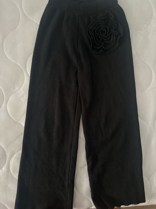 Вʼязаний стильний костюм для дівчинки