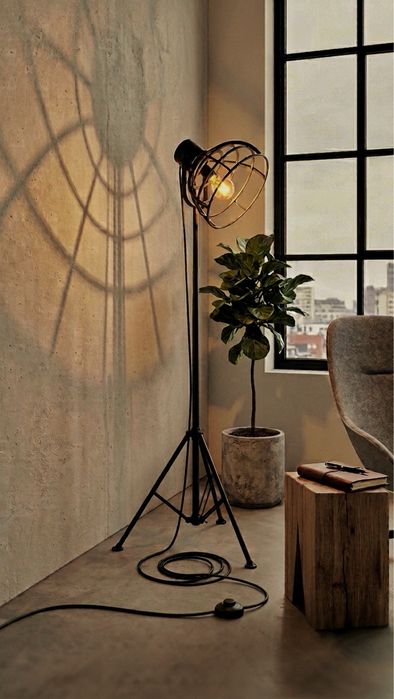 Lampa Tripod żeliwna Loft Industrial Design Czarna 130-220cm