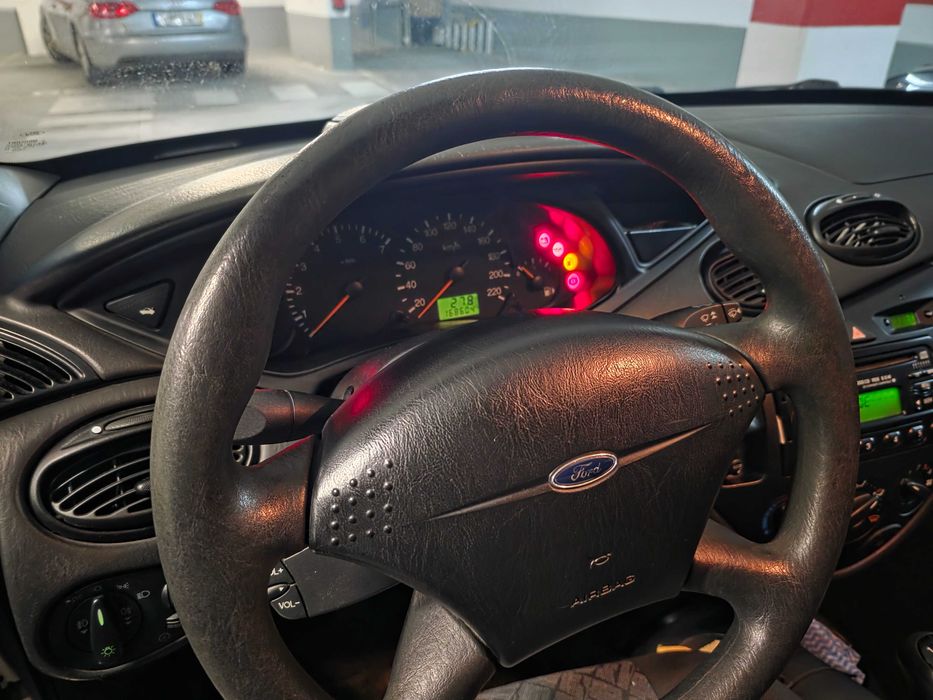 FORD FOCUS 1.4 75cv 2002 168.000KM (Embraiagem, correia distribuição, Bomba de agua, Pintura, nova) Impecável Benfica