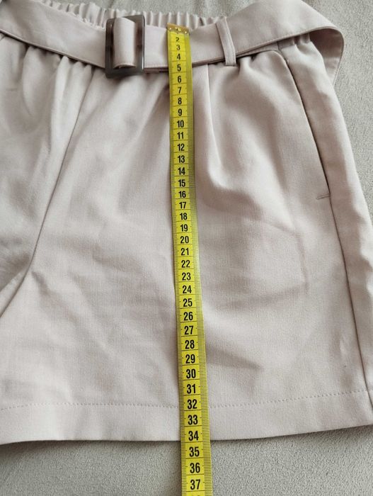 Бежевые шорты SinSay