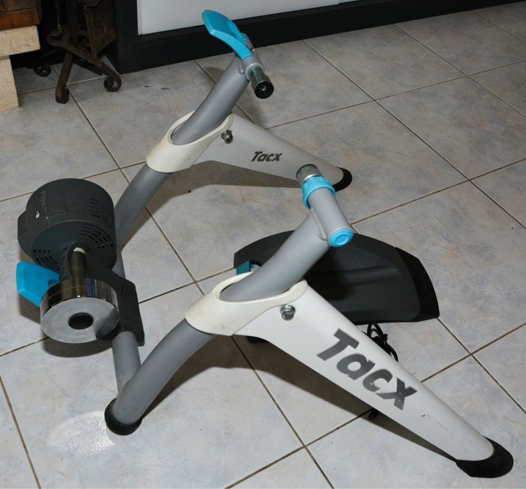 Tacx Flow Smart - Rolo de Treino Garmin como novo (Interativo com Zwift e outros softwares)