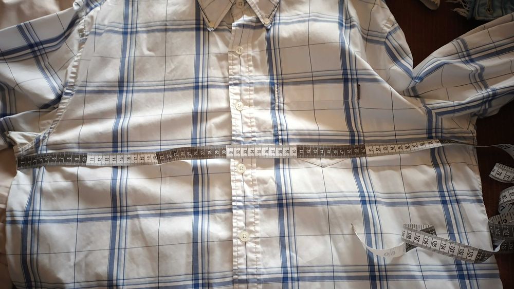 Camisa branca e azul da Throttleman