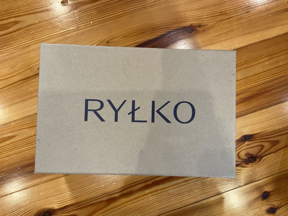 Ryłko skórzane sandałki na niskim obcasie NOWE