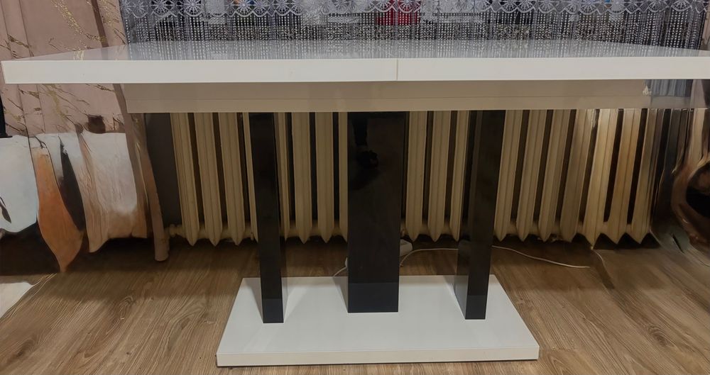 Sprzedam biały stół