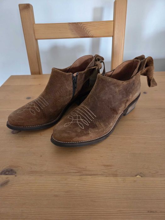 Botins em camurça castanha da XDK, tamanho 37