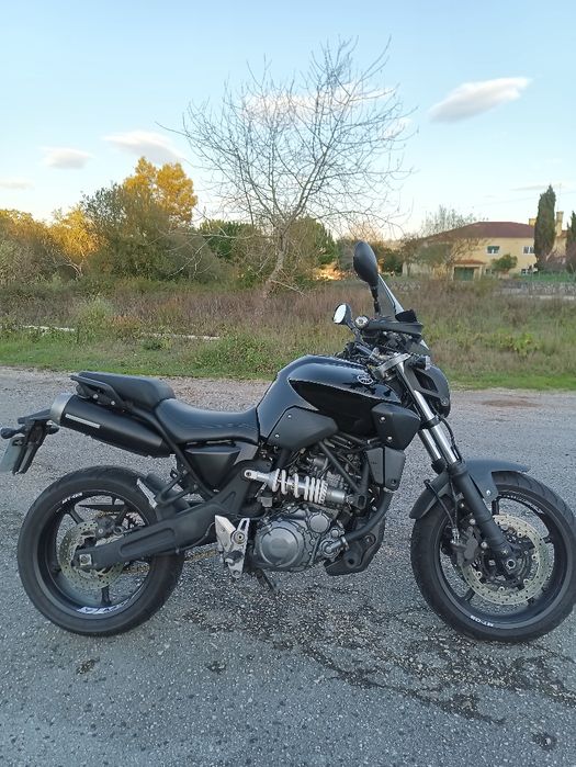 Mota Yamaha MT 03 660 aceito Carro