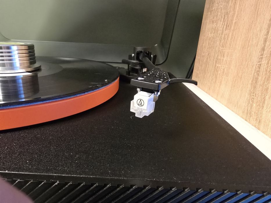 Gramofon JBL Spinner