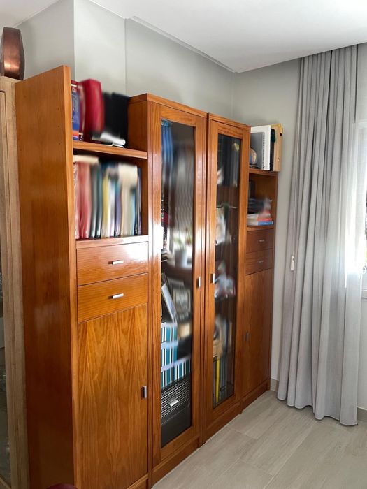 Móvel/ Cristaleira/ Livreiro de Sala/ Escritório Tons Cerejeira