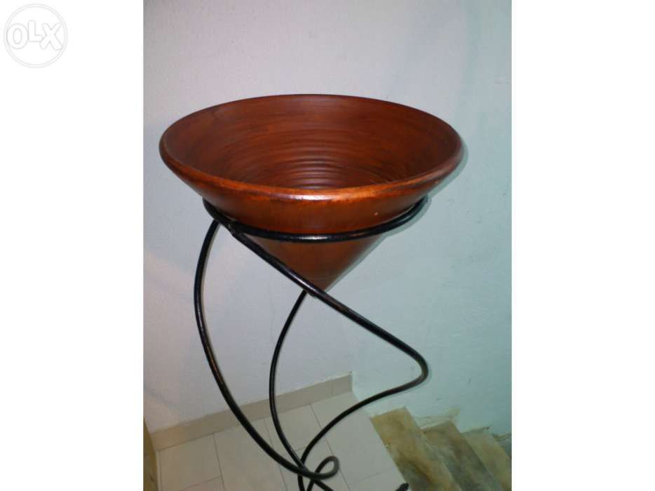 Suporte de tripé com vaso como novo