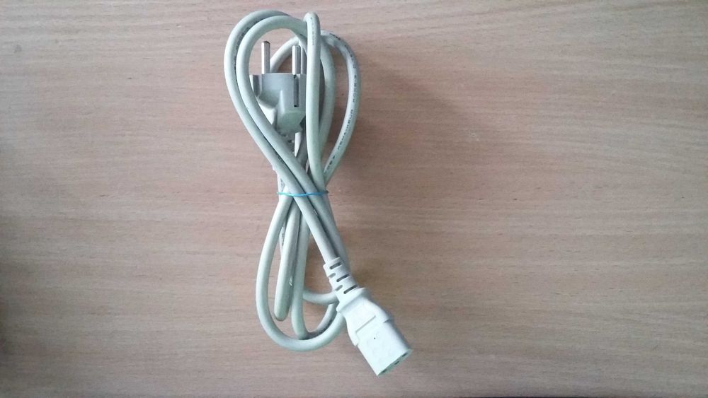 Кабель  питания 220 В белый