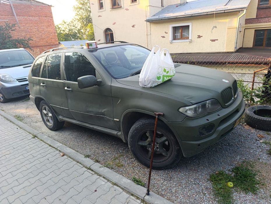 Автомобіль БМВ х5