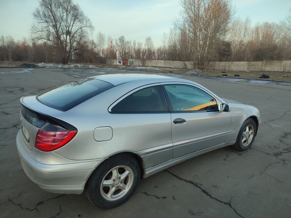 Мерс 2,0л бензин Механика  по технике отлично