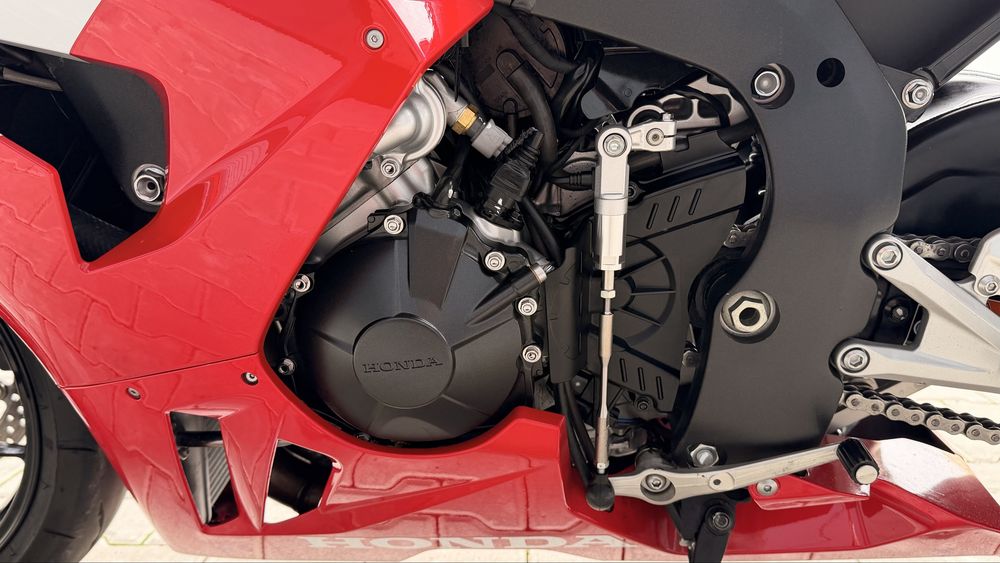 Мотоцикл HONDA CBR 1000 RR-R Fireblade