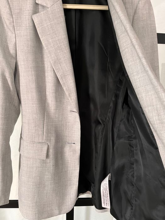 Taliowana jasno szara marynarka damska z poduszkami ZARA r. XS