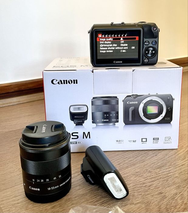 Máquina fotografica kit eos M completa