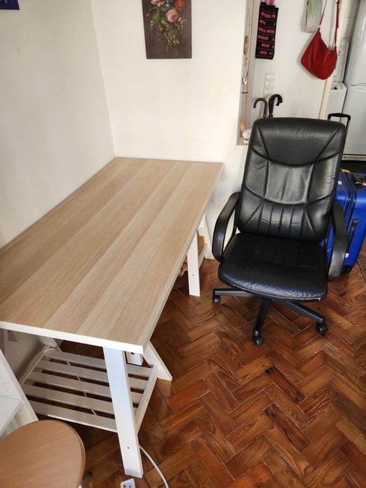 Mesa secretária e cadeira de escritório