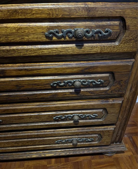 Comoda de madeira com 4 gavetas