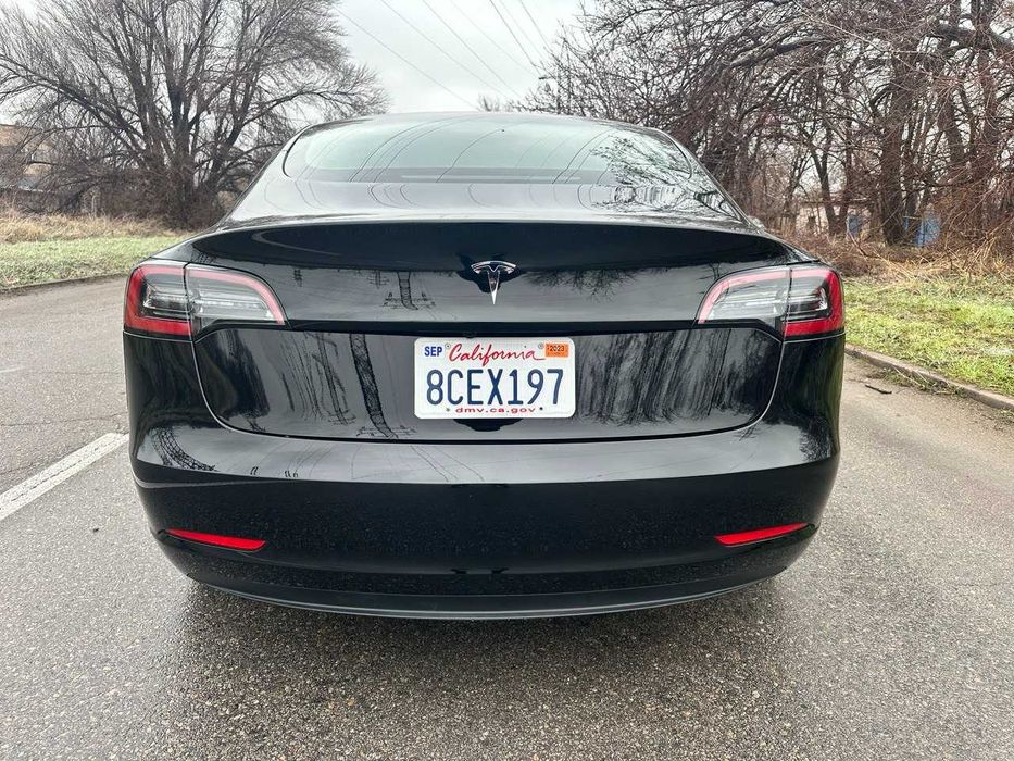 продам Tesla 3 2023