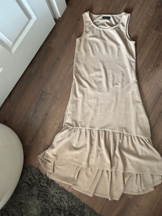 Beżowa sukienka Reserved maxi