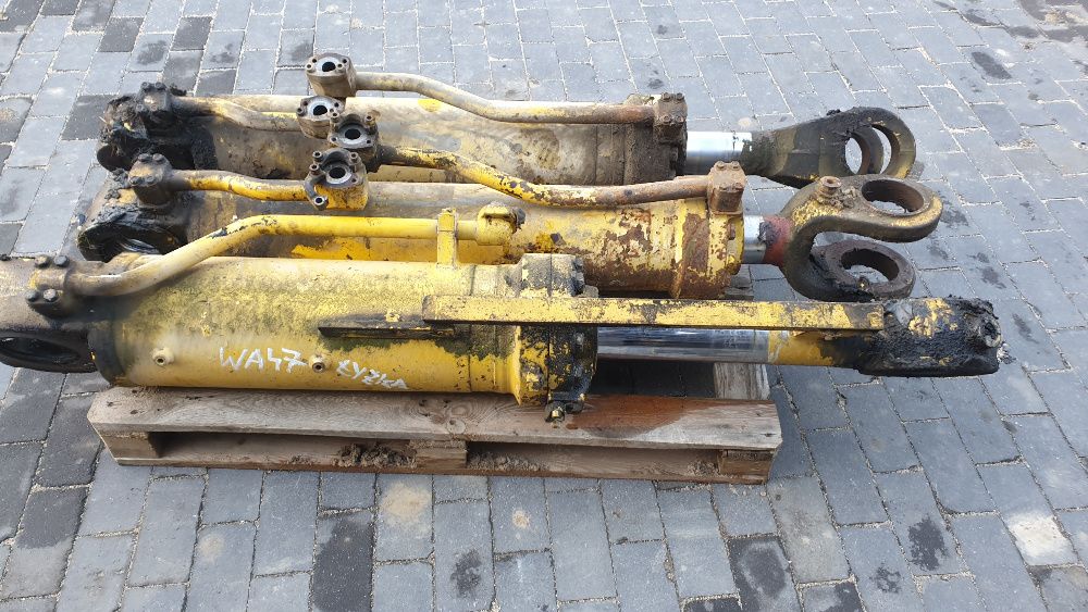 ładowarka komatsu WA 470 -3 siłownik ramienia