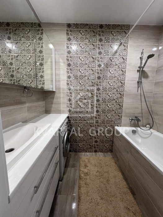 Класна 2 кімнатна квартира з новеньким ремонтом . БУЧА