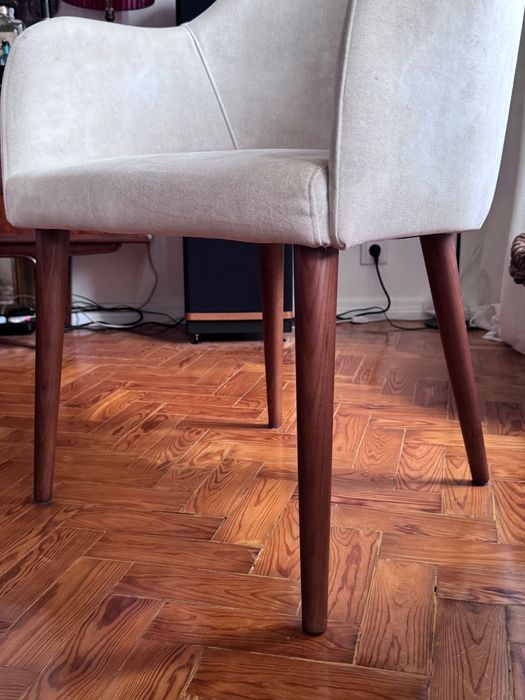 Cadeiras estofadas de elevada qualidade para mesa de sala de jantar