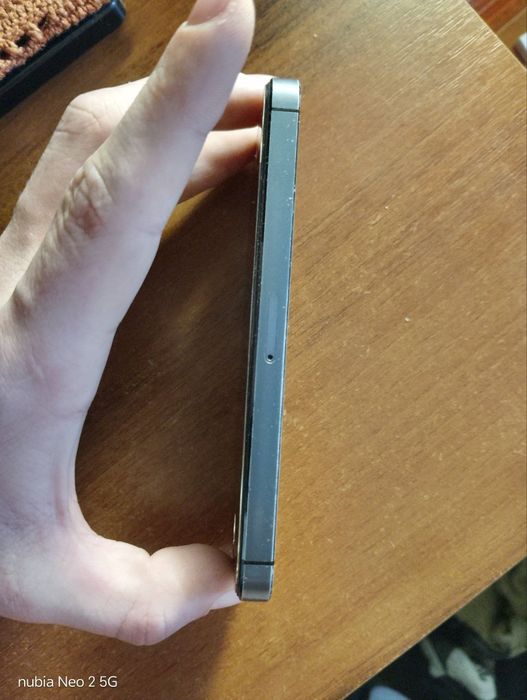 Продается айфон 4 и 5 в идеальном состоянии, рабочие с кабелем для 4