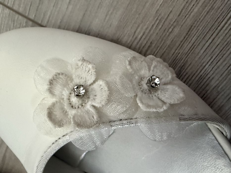 Buty dla dziewczynki do komunii komunijne 33 Deichmann Graceland