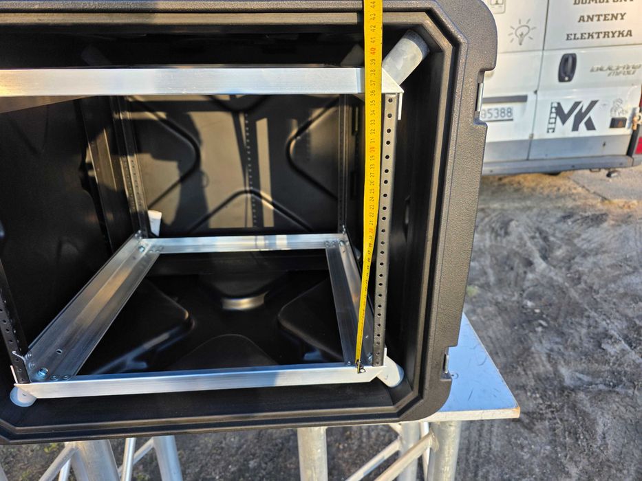 SKB Cases RACK 1SKB-R908U20 Roto-Molded 8U 20" Deep Shockmount rackowy