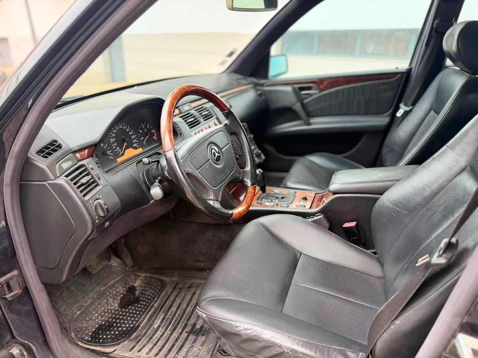 MERCEDES- BENZ E300 TURBO DIESEL