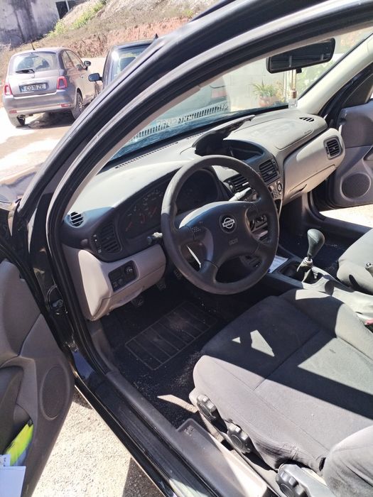 Nissan almera comercial