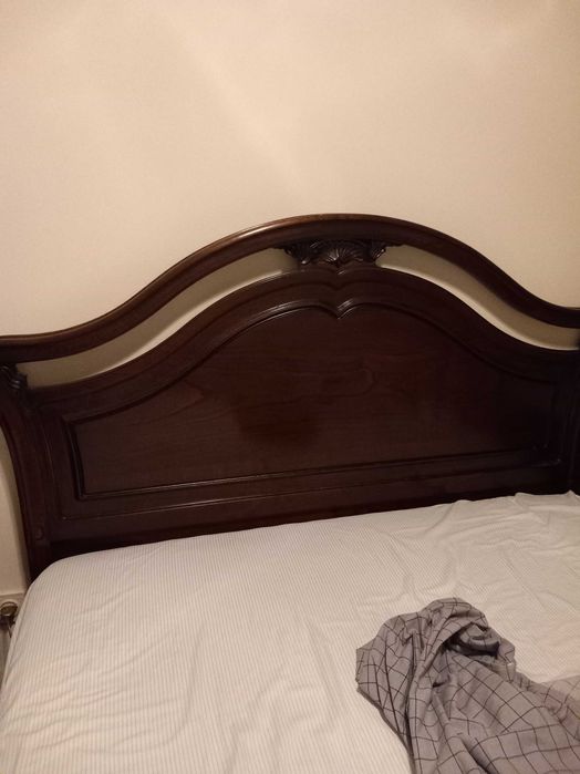 Cama de casal de castanho