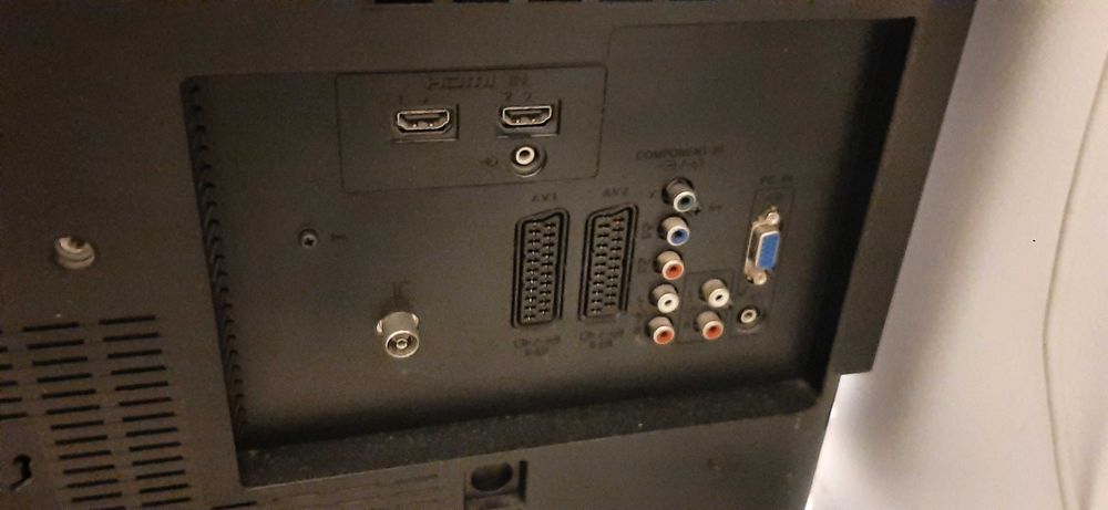 Cyfrowy telewizor LCD SONY Bravia KDL 32L4000 pilot i kabel zasilający