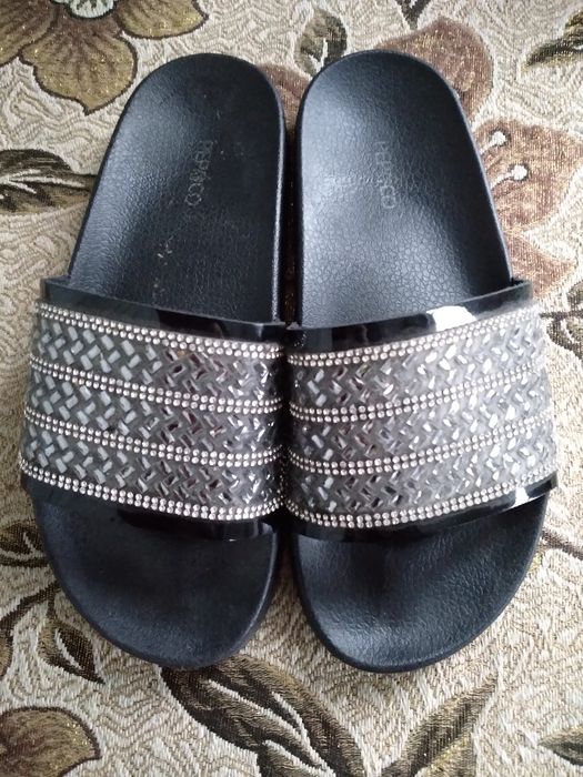 Шлепанцы 38 размер